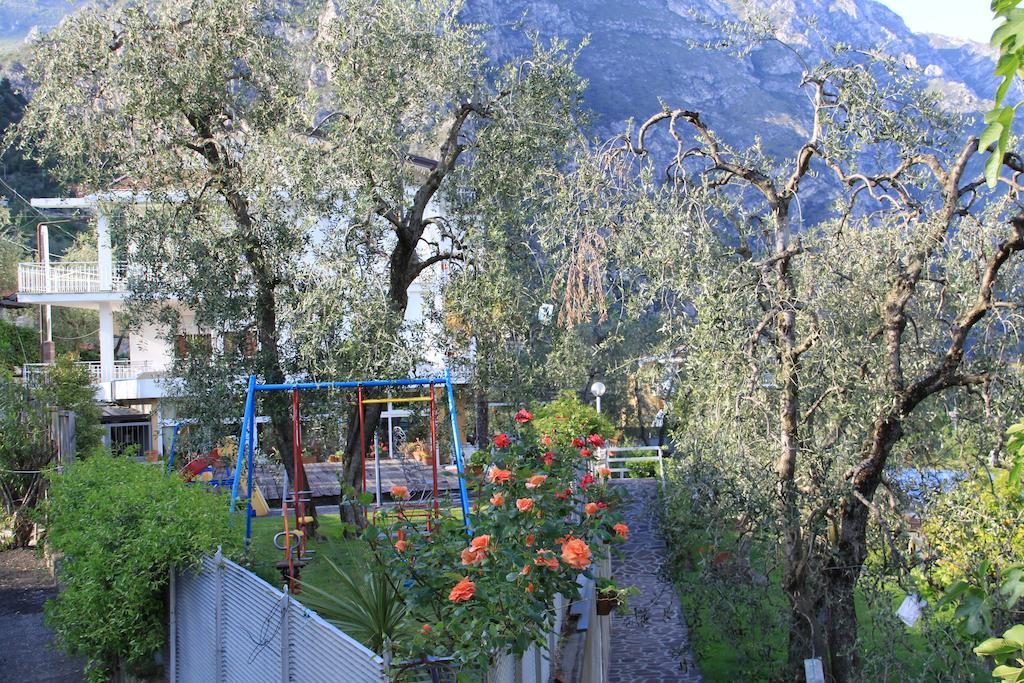 Hotel Riviera Limone sul Garda Exterior foto